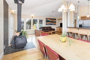 Interior - Raven Lodge, Amazing Location and Epic Views, Sleeps 10 (Seward)