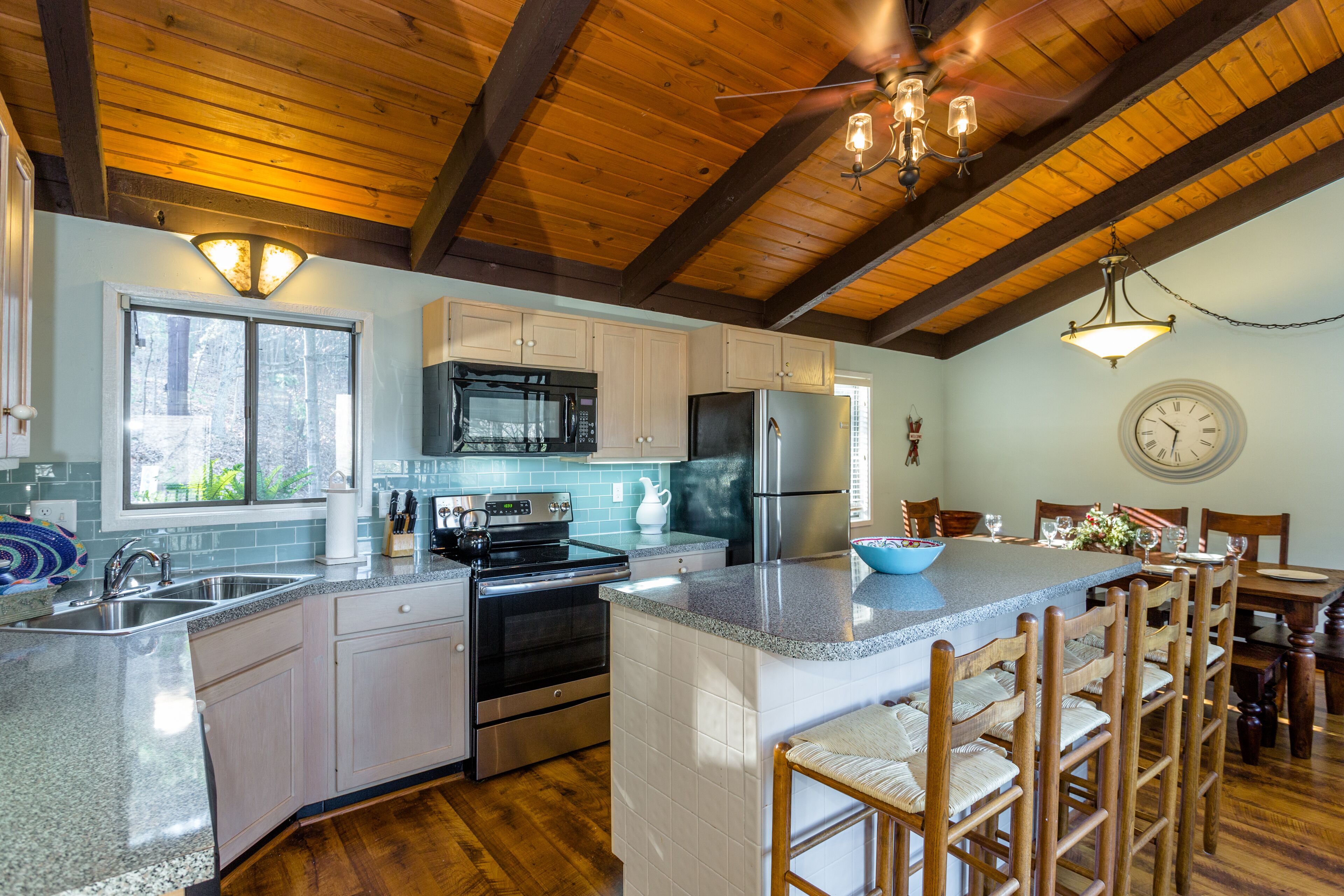 冰箱、微波炉、烤箱、炉灶