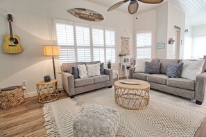 Smart TV, Netflix, Hulu, streaming services