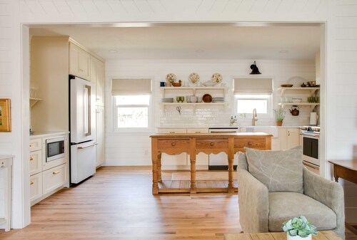 Walk to historic Main St,  2/2 perfect for couples, Gas fire pit under the stars