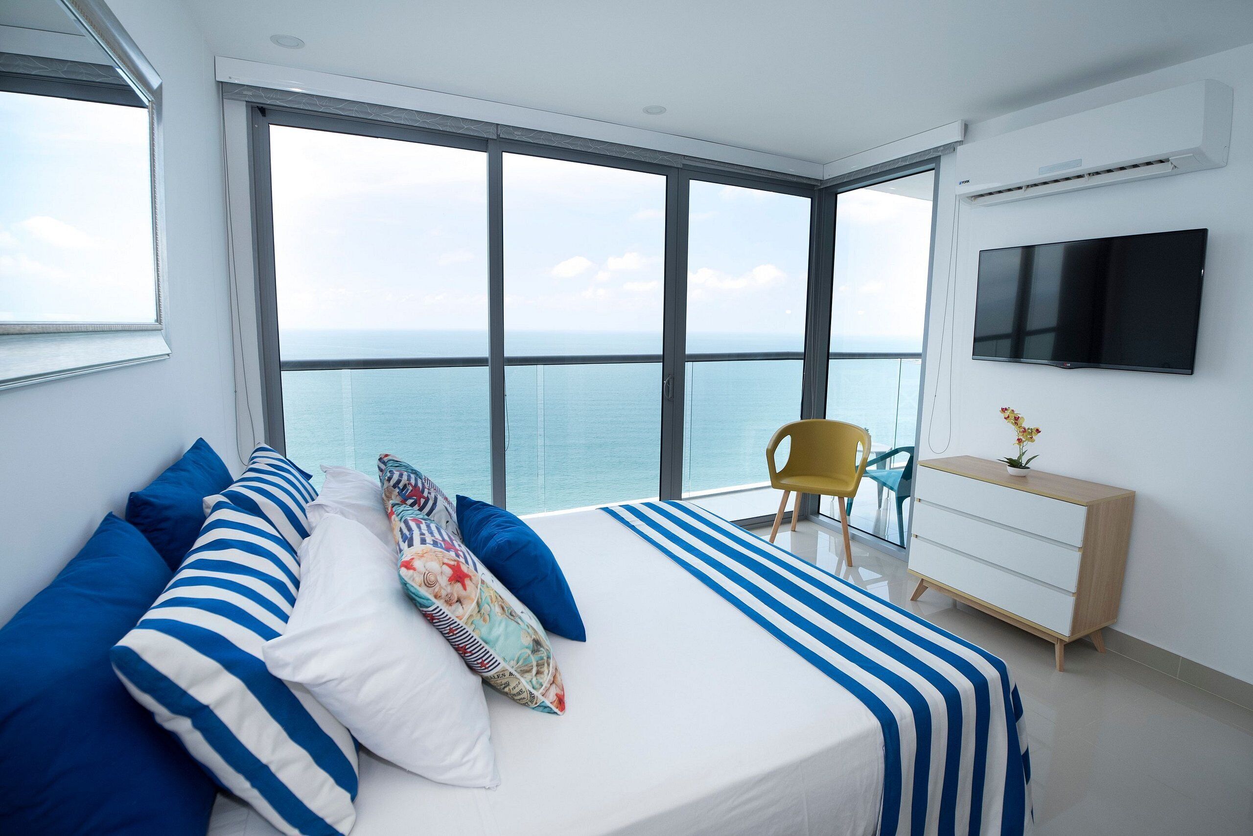 2 bedrooms, iron/ironing board, bed sheets