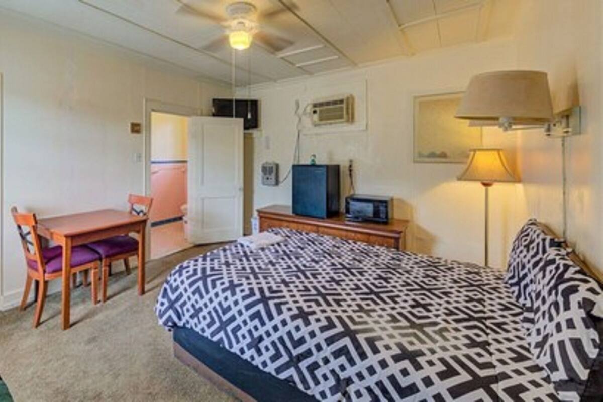 WiFi (free), bed sheets