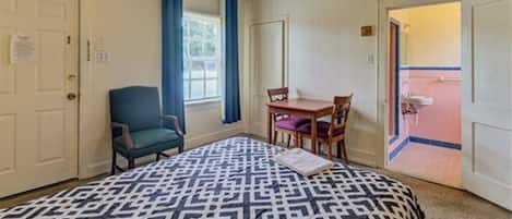 Standard Single Room, 1 King Bed | Room amenity