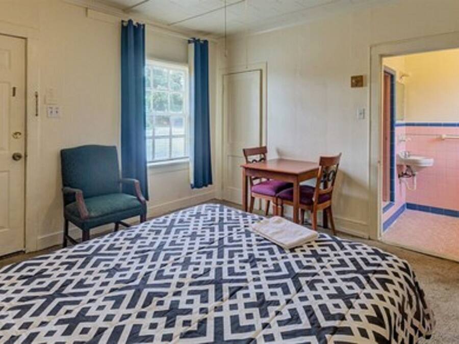 Standard Single Room, 1 King Bed | Room amenity