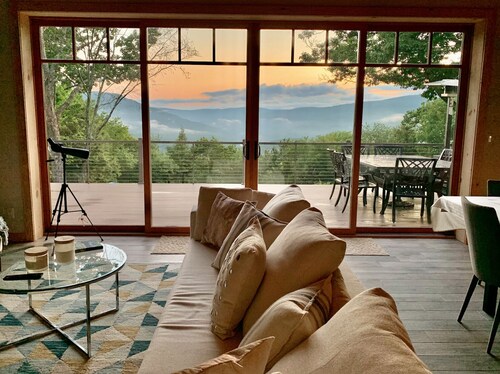 "Sugar Mountain" Is a brand new home with magical views and breathtaking sunsets