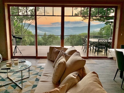 "Sugar Mountain" Is a brand new home with magical views and breathtaking sunsets