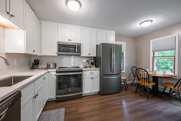 Frigorífic, microones, forn i placa de cuina