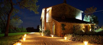 Agello Country lake villa 6 bedrooms 6 bathrooms with air condition