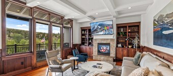 The Victoria Downtown | Prime Downtown Location | Pet Friendly
