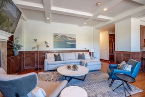 TV, fireplace - The Victoria Downtown | Prime Downtown Location | Pet Friendly (Steamboat Springs)