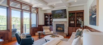 The Victoria Downtown | Prime Downtown Location | Pet Friendly