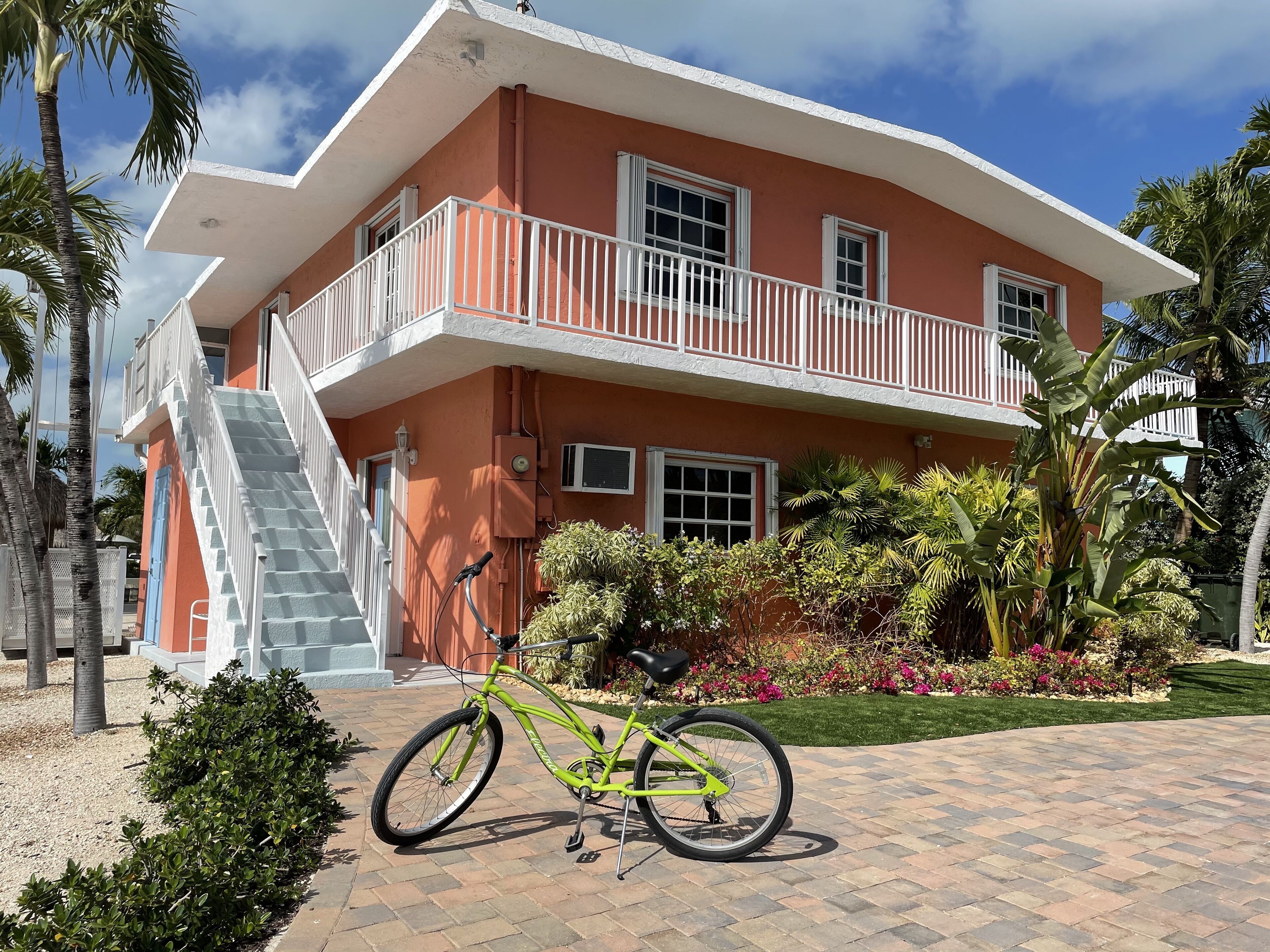 Venetian Shores Home -DOCK remodeled  3/3 POOL/Hot Tub! Deep water Dockage
