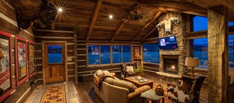 Luxury Homestead Cowboy Cabin on 80 acres!