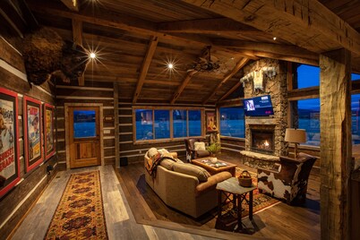 Luxury Homestead Cowboy Cabin on 80 acres!