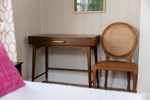 2 bedrooms, desk, travel cot, free WiFi