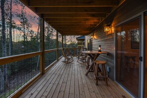 Outdoor dining - VRBO TOP 10 AWARD 🌟MOONSHINE PEAK CHALET-VOTED#1 IN GATLINBURG, TN (Gatlinburg)