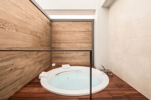 Articles de toilette gratuits, sèche-cheveux, chaussons