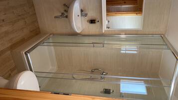 Shower, towels