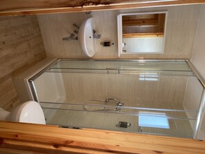 Douche, serviettes fournies