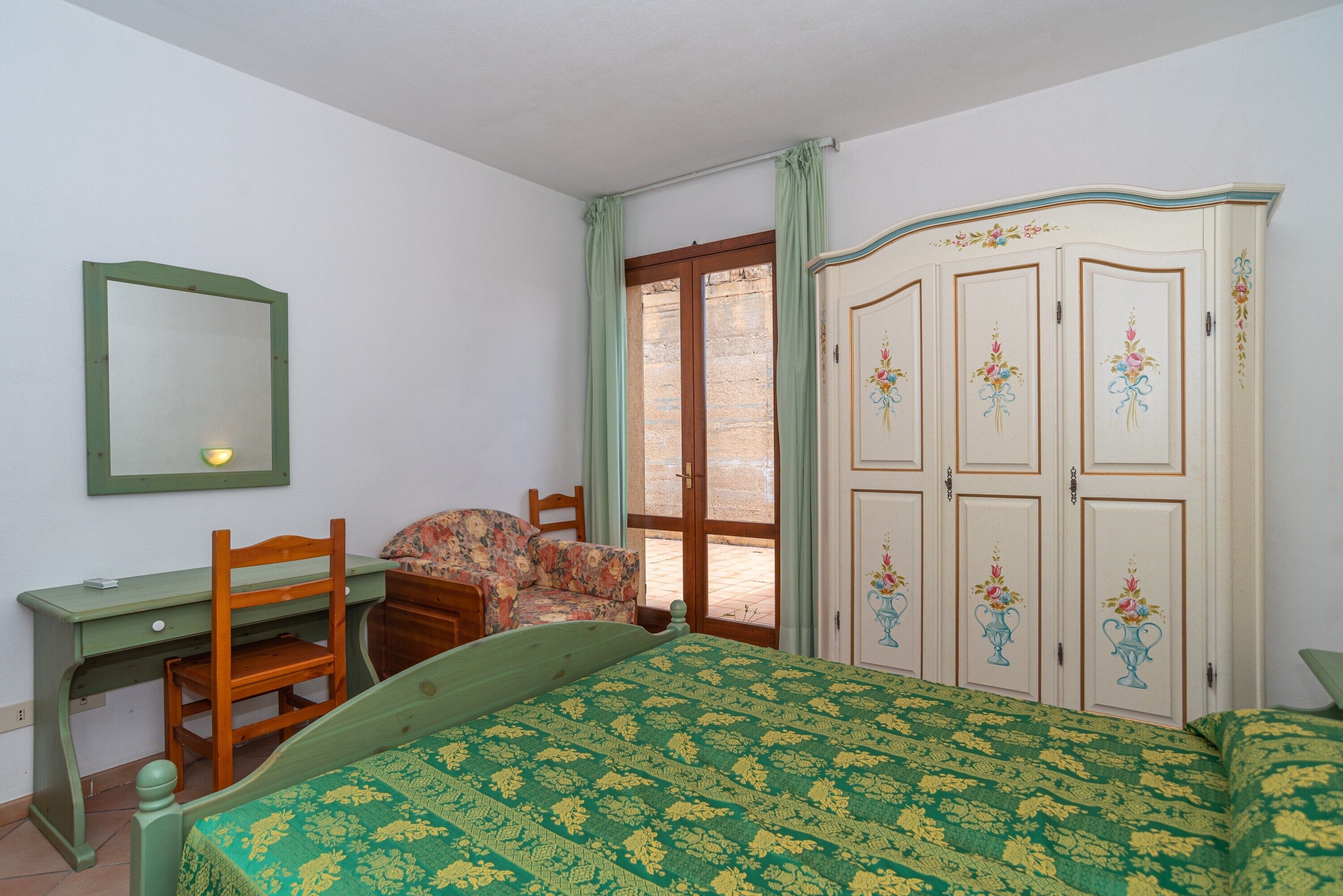 2 bedrooms, bed sheets