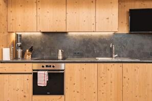 Køleskab, ovn, kogeplade, opvaskemaskine