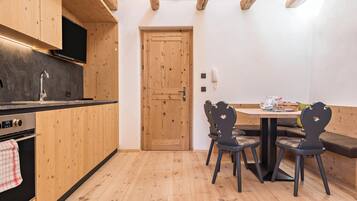 KĂŒhlschrank, Ofen, Herdplatte, GeschirrspĂŒler