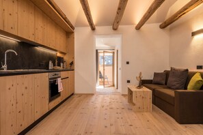 Interior - Hatzeshof-Alpenglück vacation apartment with mountain view, WLAN, balcony & garden (Lajen)