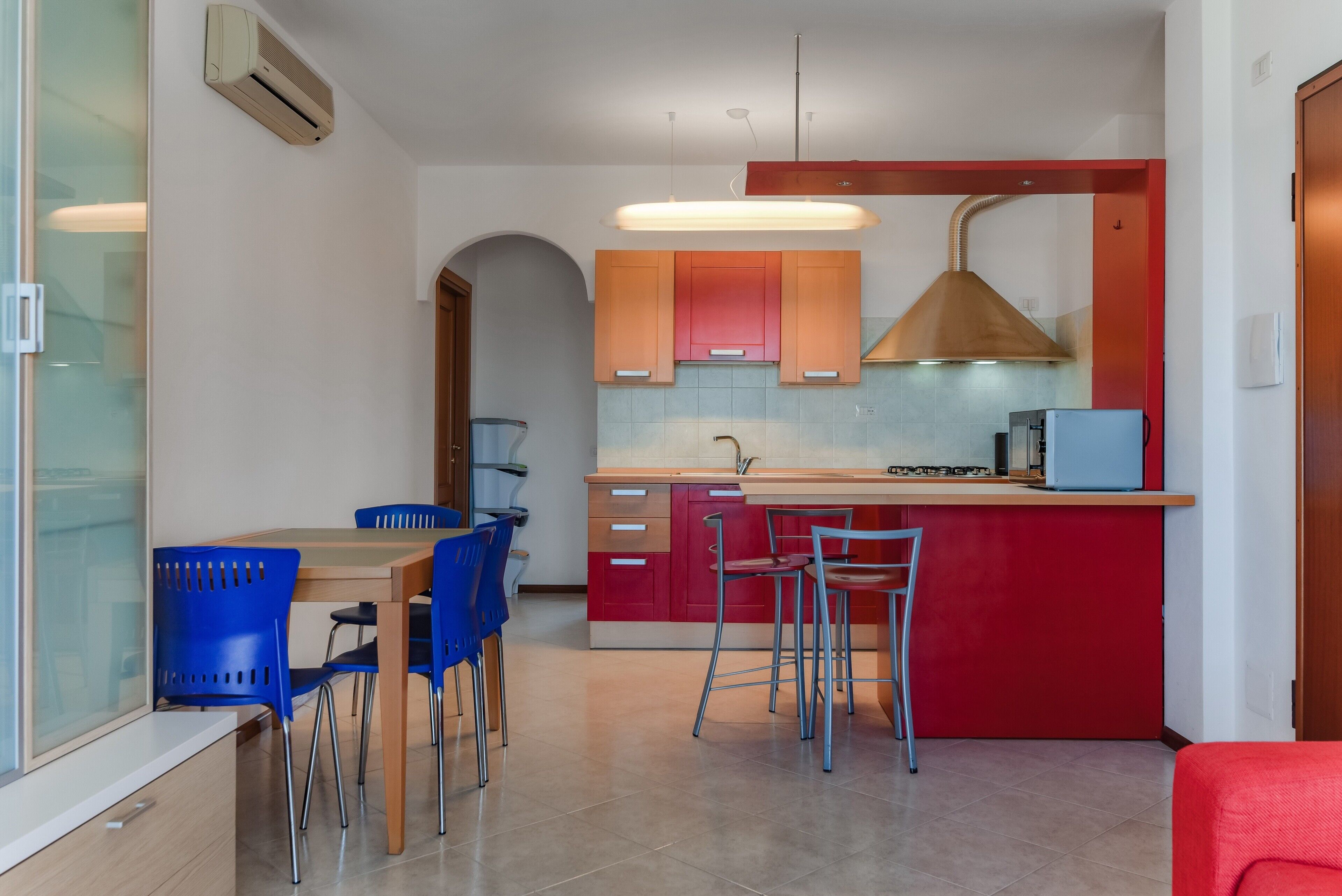 Macchina per tè/caffè, frigorifero, microonde, forno