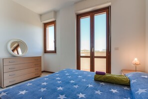 1 chambre, fer et planche à repasser, accès au Wi-Fi (inclus)