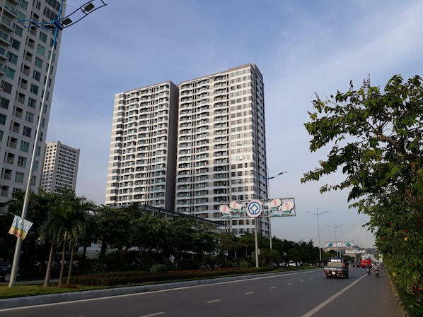 Exterior - A simple and comfortable apartment in front of the bay (Ha Long)