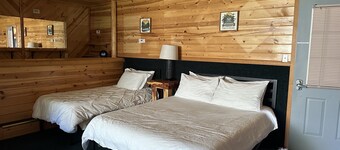 Spacious Studio apartment. Private parking w/garage.