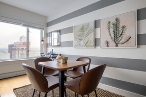 Dining - Dreamy Nob Hill Studio w/ Sauna, Gym, City View by Blueground (San Francisco)