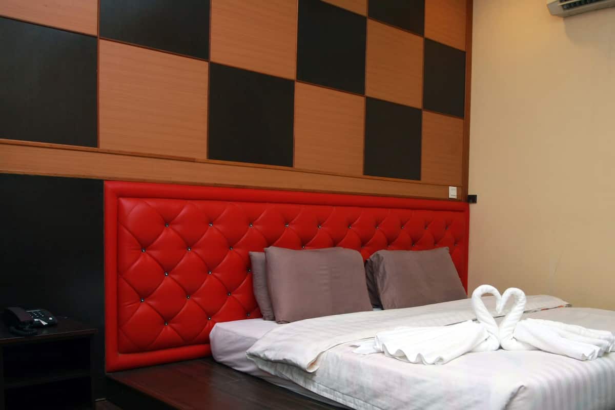 Chambre Double Deluxe | Fer et planche à repasser, Wi-Fi gratuit, draps fournis