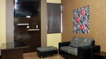 32-inch flat-screen TV with cable channels, TV