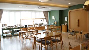 Daily buffet breakfast for a fee