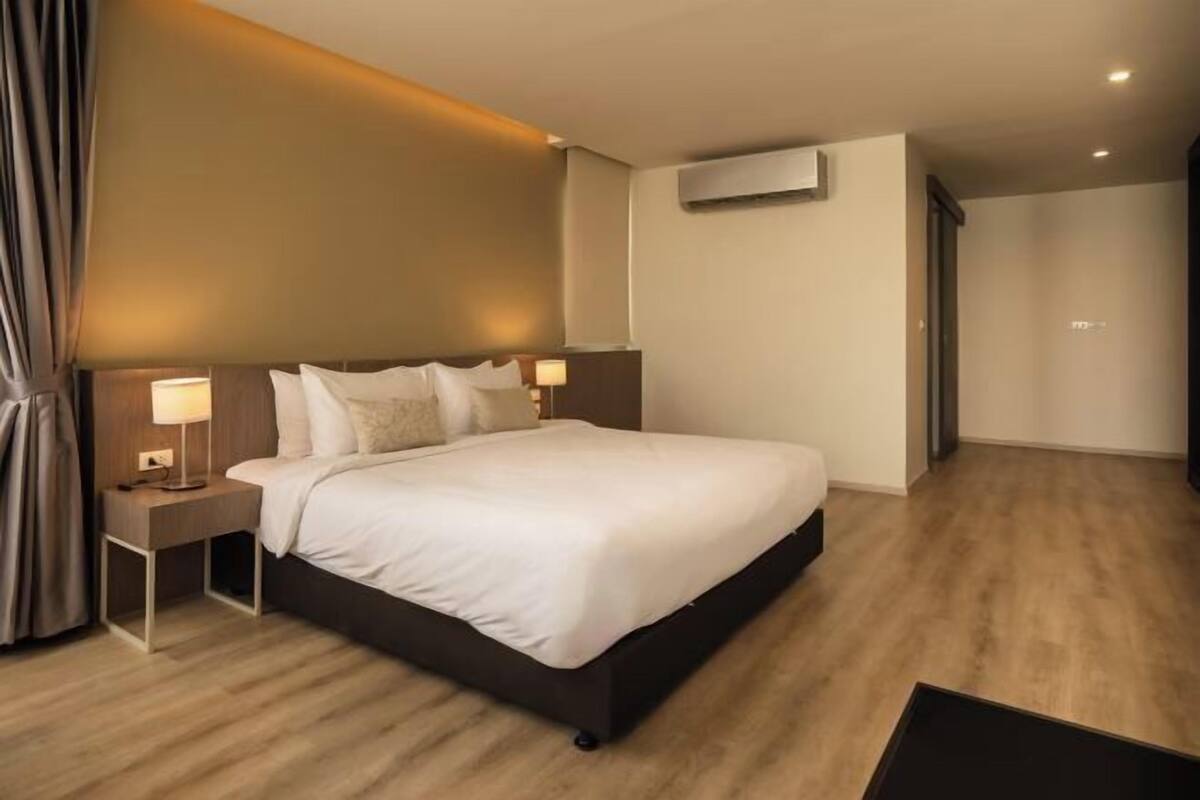 Minibar, coffre-fort, bureau, rideaux d’obscurcissement