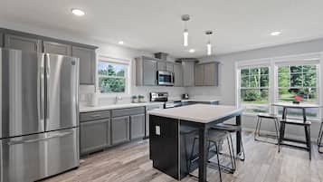 Køleskab, mikrobølgeovn, ovn, kogeplade