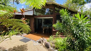 Outdoor dining -  Spa with beautiful view, cozy fireplace - Beach 10 km - Eumundi Markets 6 km (Doonan)