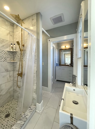 Charming Downtown CB Home with Amazing Access