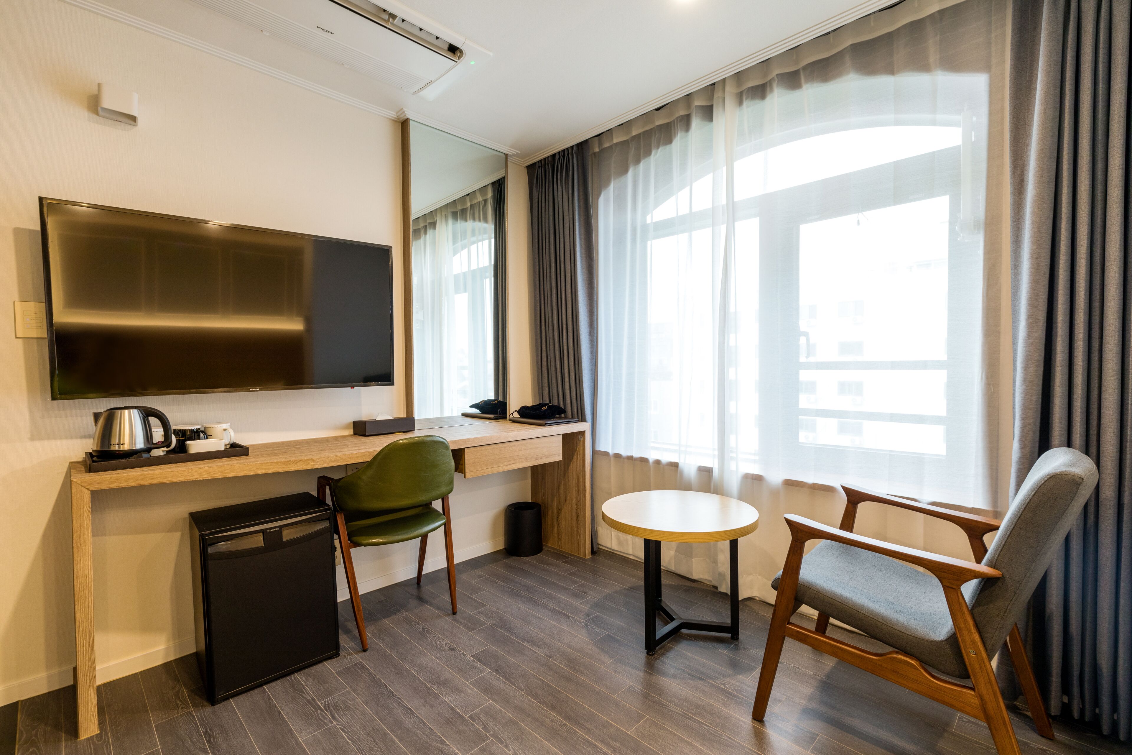 49-inch flat-screen tv with cable channels