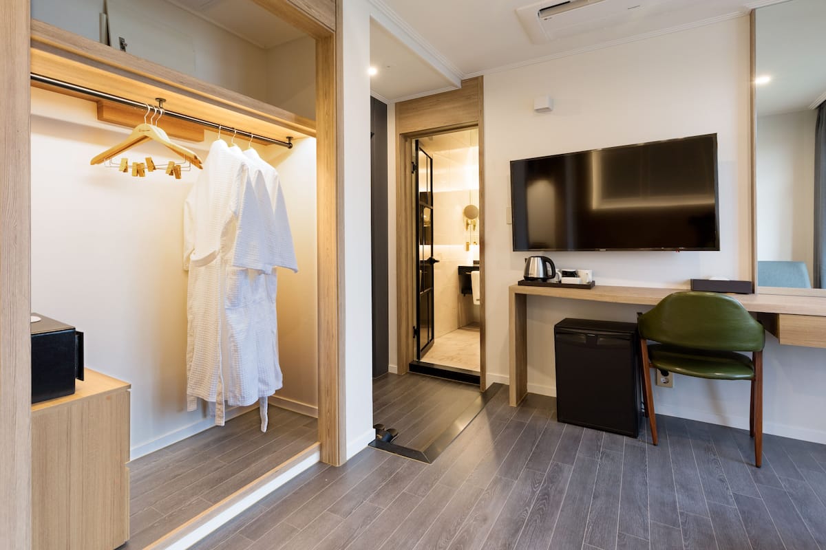 1 bedroom, in-room safe, desk, laptop workspace