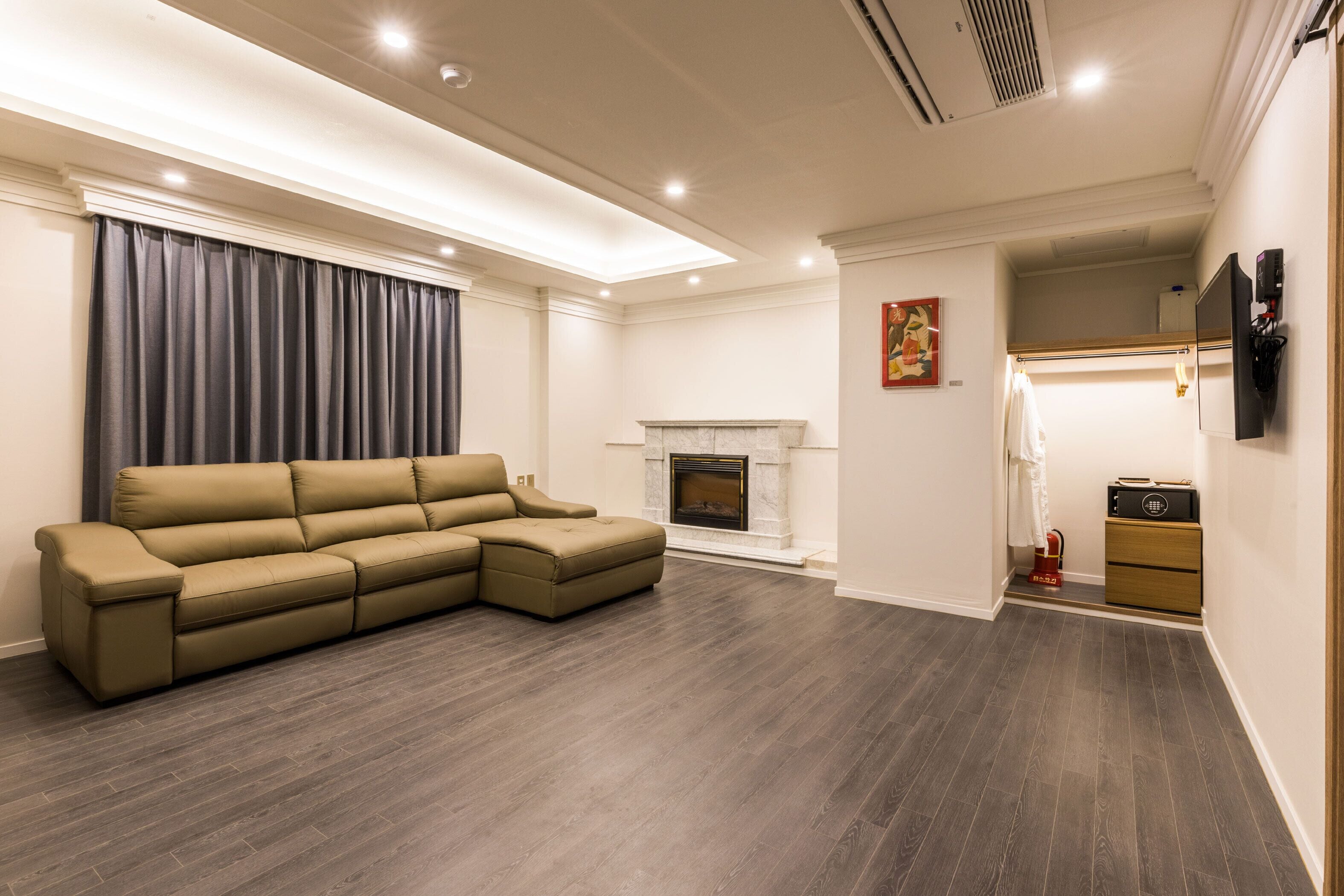 49-inch flat-screen tv with cable channels