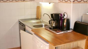 KĂŒhlschrank, Mikrowelle, Herdplatte, GeschirrspĂŒler