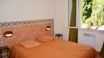 2 bedrooms, iron/ironing board, WiFi, wheelchair access