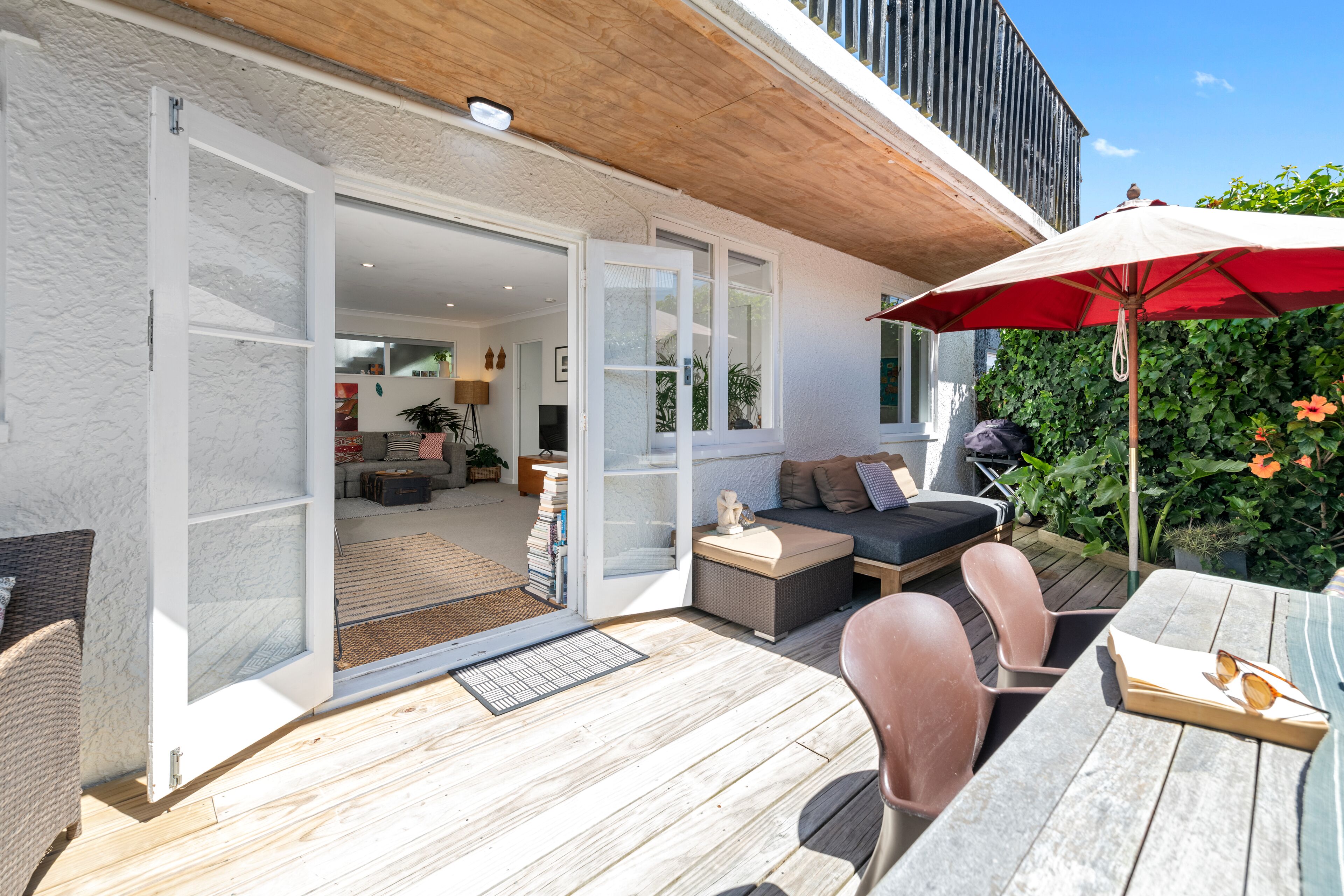 屋外ダイニングエリア