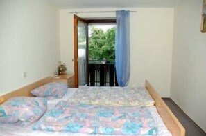 3 bedrooms, bed sheets