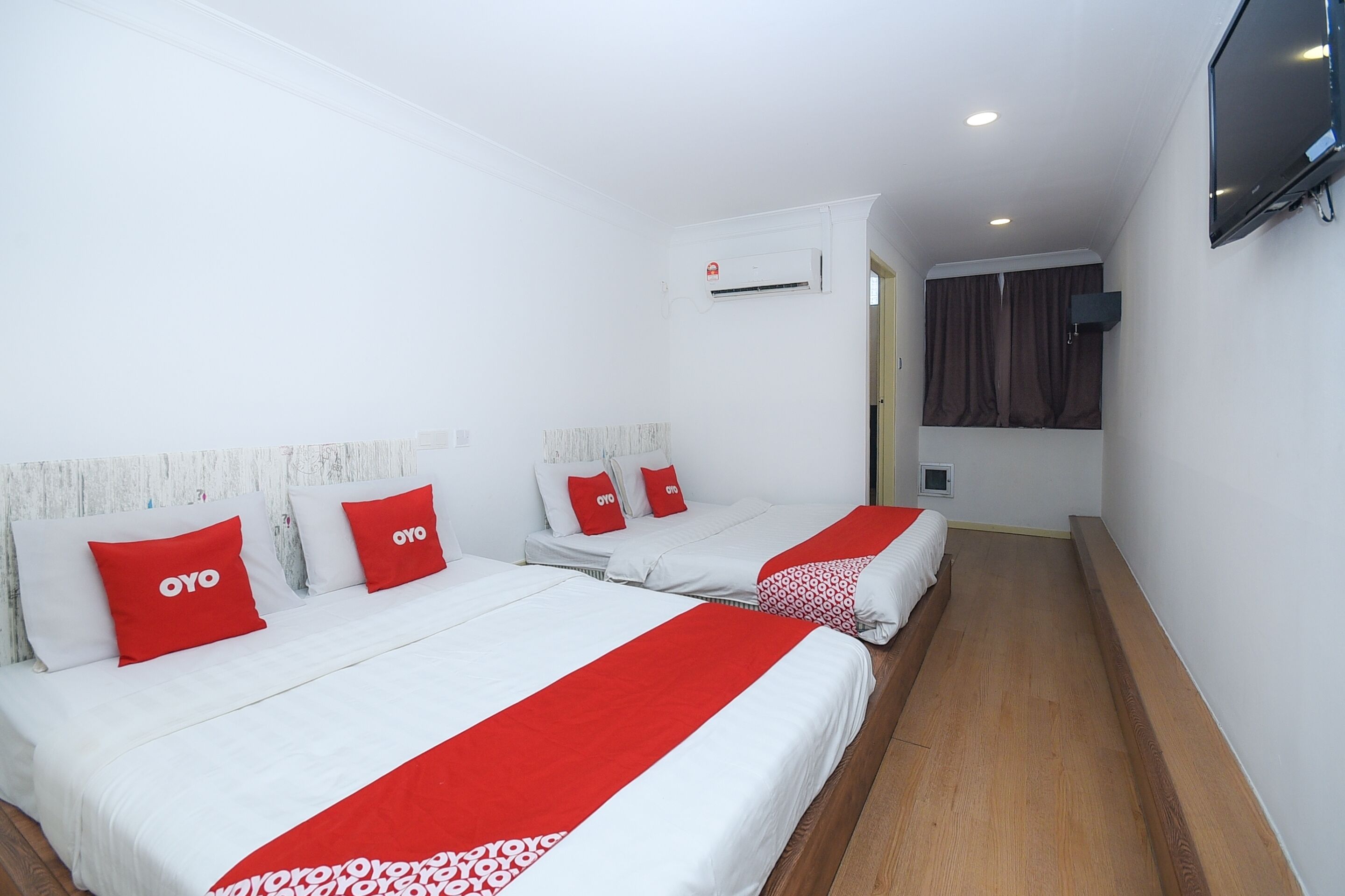 family suite | desk, laptop workspace, free wifi, bed sheets