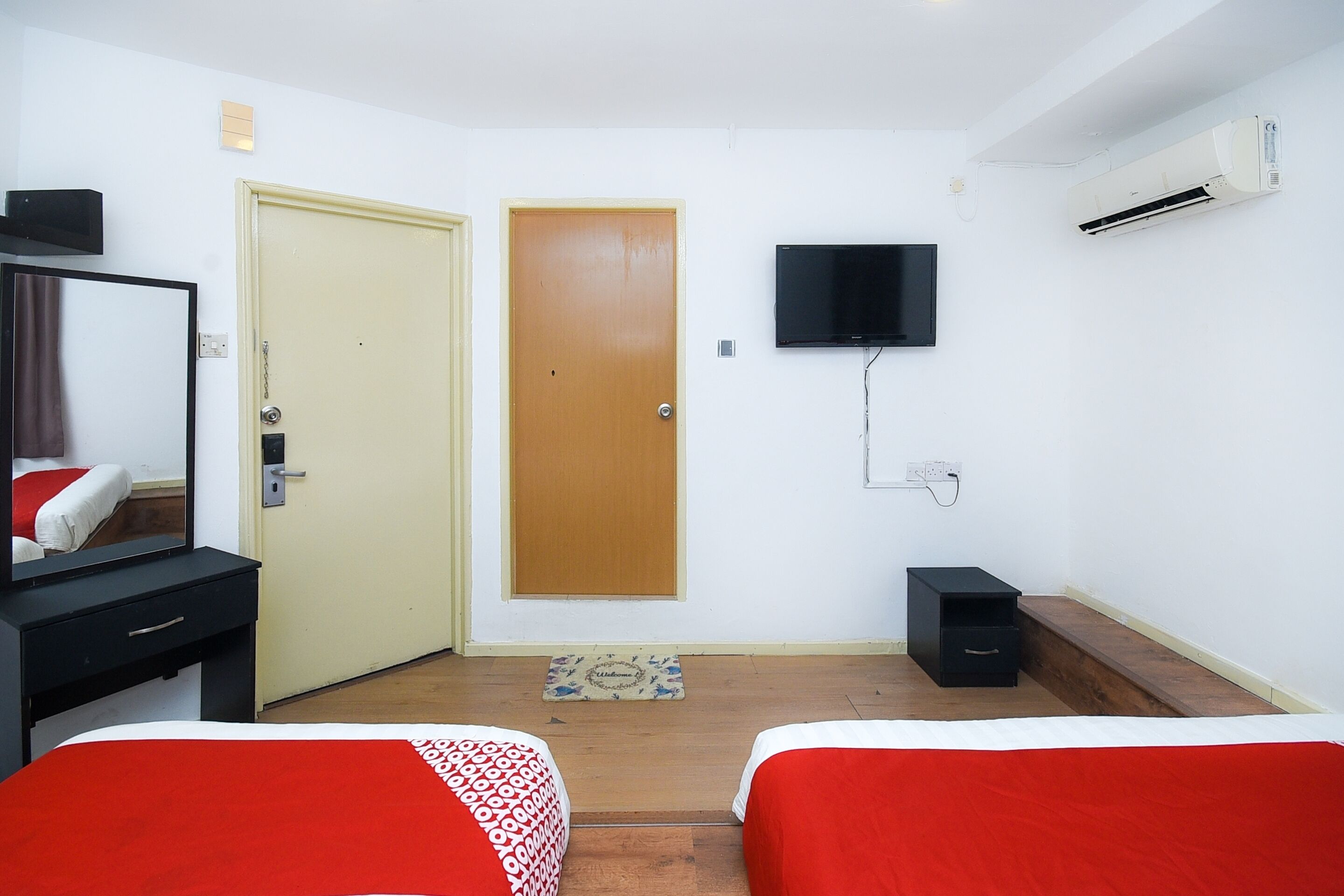 superior suite | desk, laptop workspace, free wifi, bed sheets