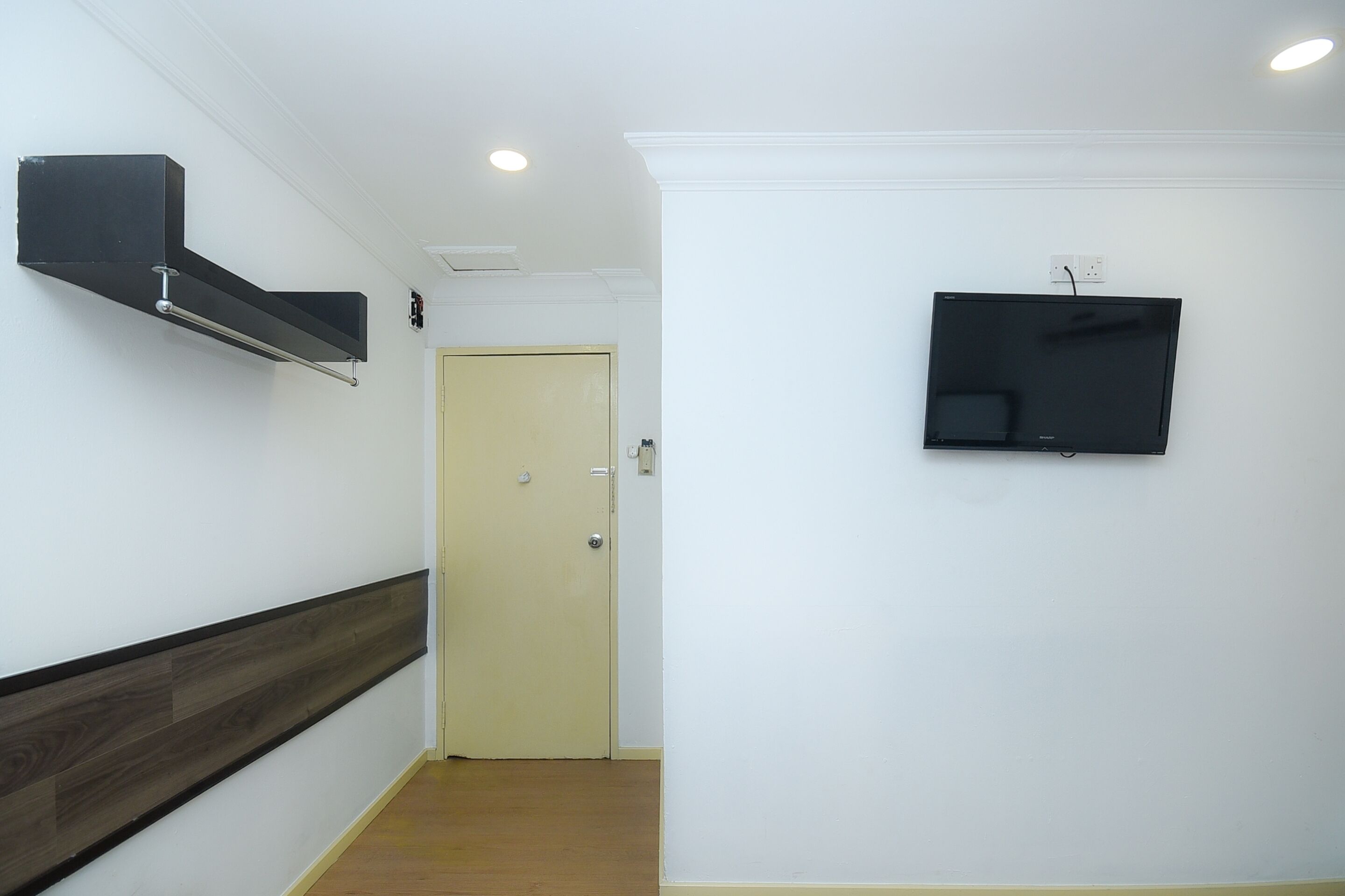 standard double room | desk, laptop workspace, free wifi, bed sheets