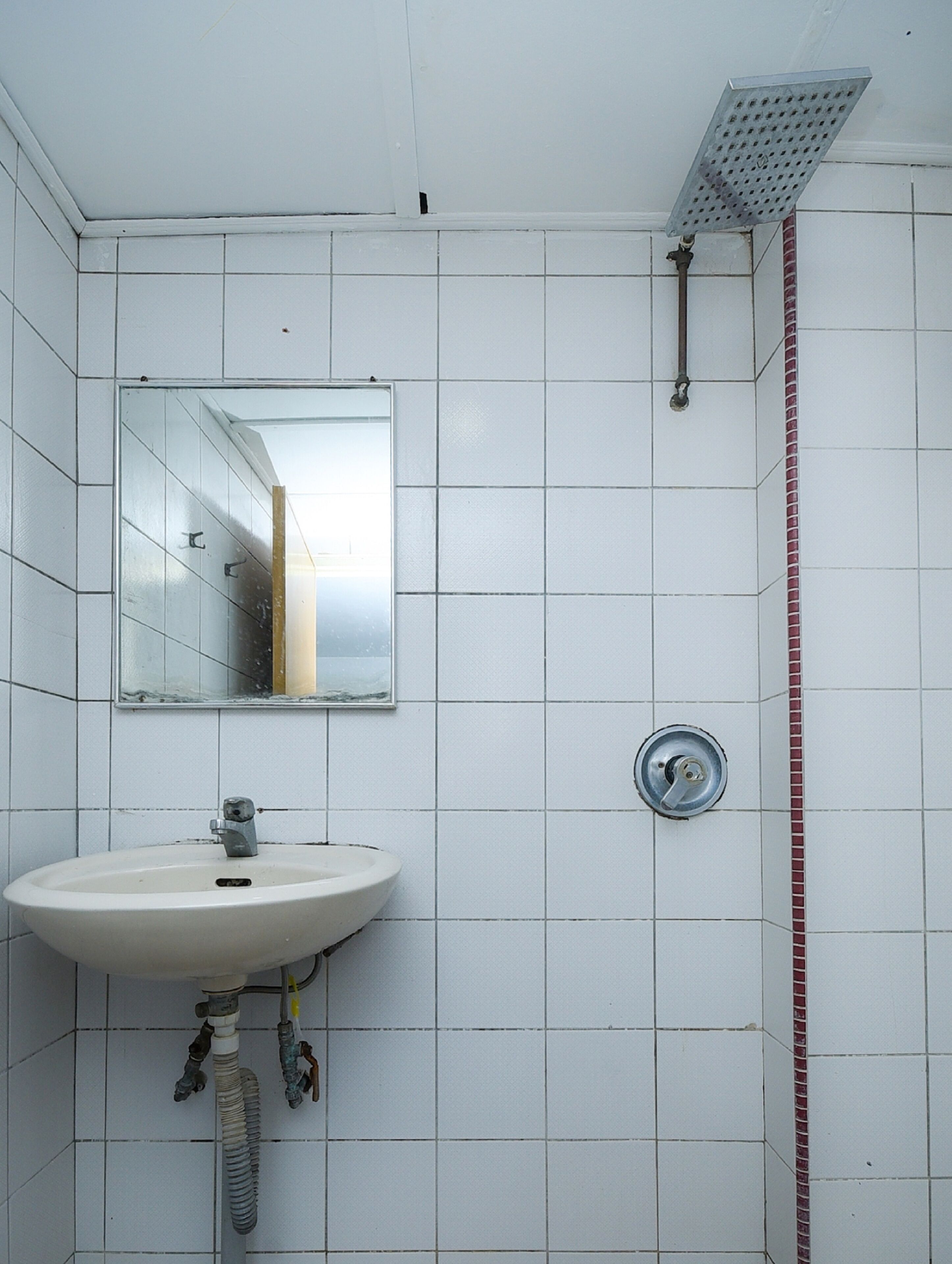 deluxe double room | bathroom | shower, free toiletries, towels